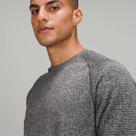 Lululemon Engineered Warmth Long Sleeve Crew in Black White - Picture 3 of 9